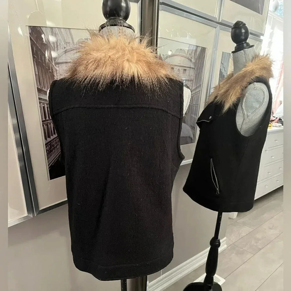 LOVE TREE NWOT Black Wool Textured Vest with Beige Faux Fur Collar, Size L - Picture 9 of 9
